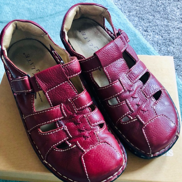 PGLite clogs - Picture 1 of 5